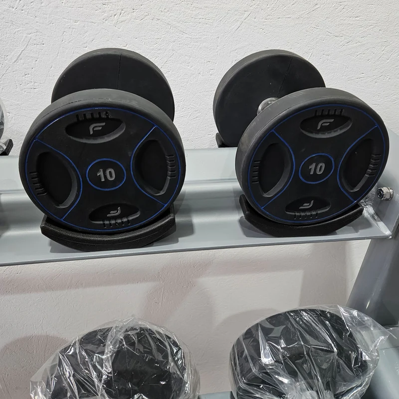 Matrix bzw Franziski Sport PU Polyurethan Kurzhantelsatz von 2 bis 20kg in 2kg Stufen ( 10 Paare ) Farbe Schwarz-Blau, inkl. Matrix Kurzhantelablage (sehr stabil), gebraucht - sehr guter Zustand
