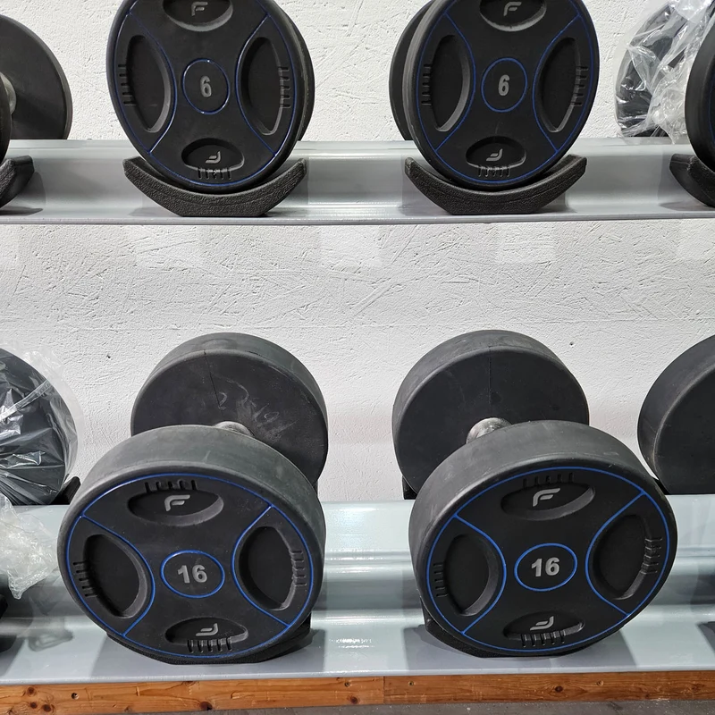 Matrix bzw Franziski Sport PU Polyurethan Kurzhantelsatz von 2 bis 20kg in 2kg Stufen ( 10 Paare ) Farbe Schwarz-Blau, inkl. Matrix Kurzhantelablage (sehr stabil), gebraucht - sehr guter Zustand