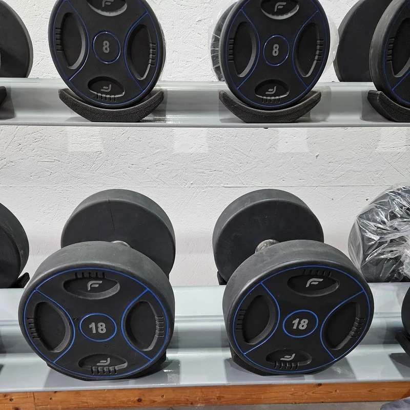 Matrix bzw Franziski Sport PU Polyurethan Kurzhantelsatz von 2 bis 20kg in 2kg Stufen ( 10 Paare ) Farbe Schwarz-Blau, inkl. Matrix Kurzhantelablage (sehr stabil), gebraucht - sehr guter Zustand