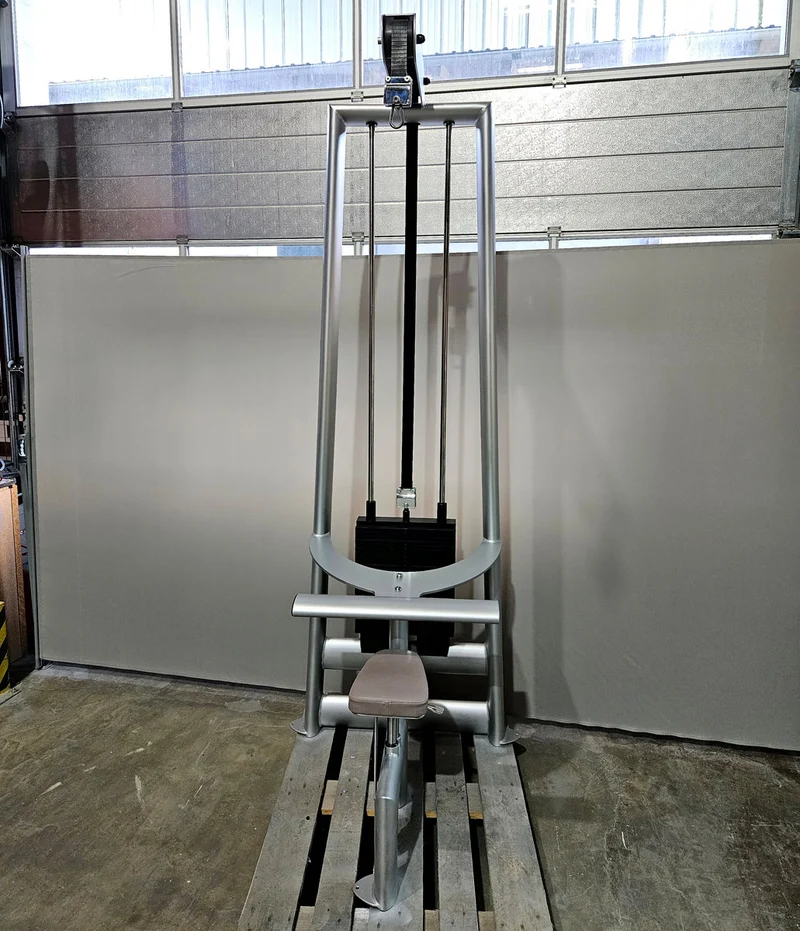 Gym80 Sygnum 4116 Rückenzugstation, Latzug von Oben, Lat Pulldown, 135kg Gewichtsblock, Farbe Silber, gebraucht - überholter Zustand