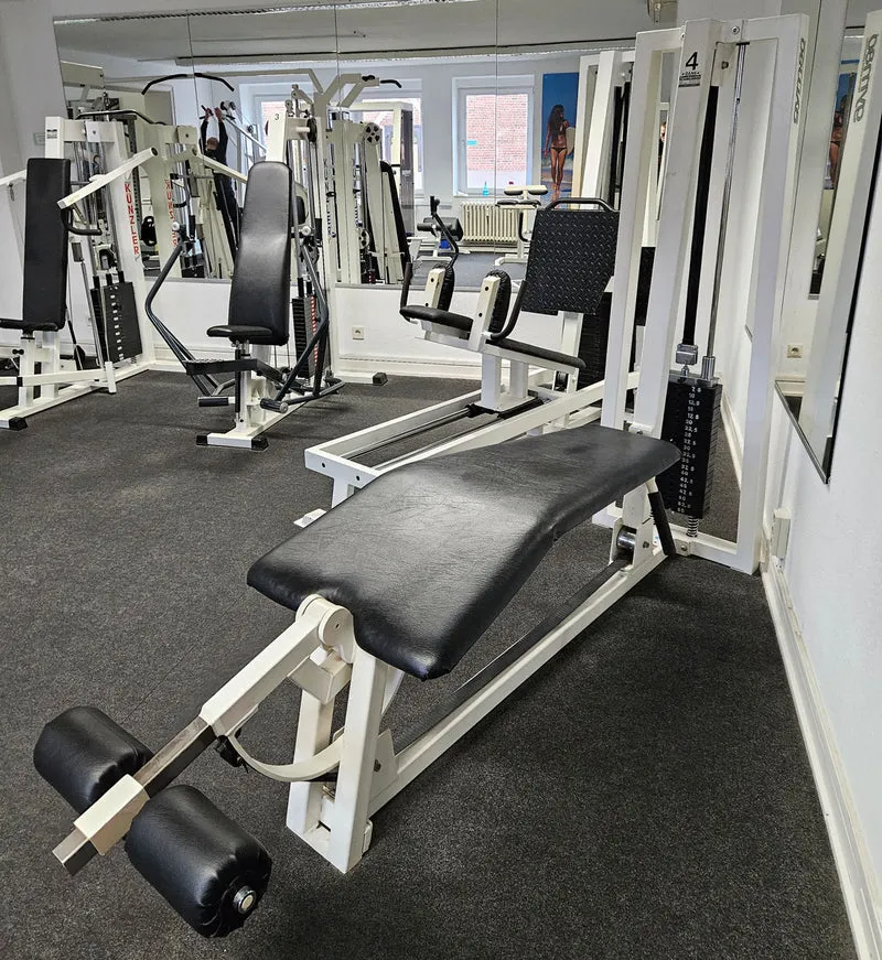 Gym80 Beinbeuger liegend, Leg Curl lying, Oldschool Bodybuilding Kraftgerät - Edition oder Classic Line, Rahmenfarbe Weiß, gebraucht und geprüft mit Gebrauchsspuren