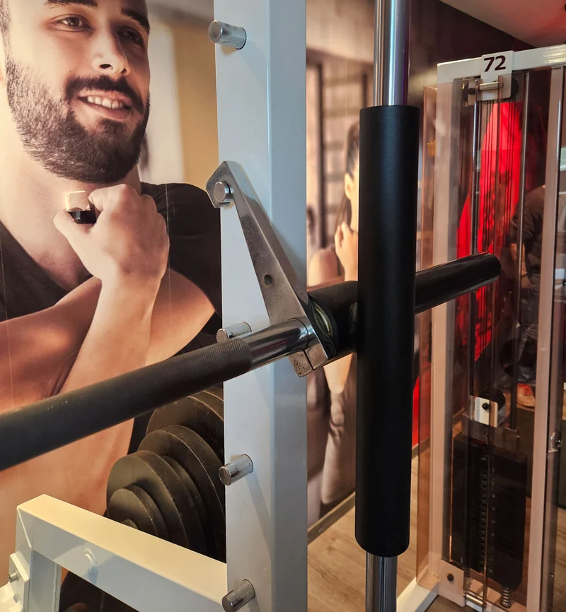 Gym80 Multipresse geführt, Smith Machine, 50mm Scheibenaufnahme, Rahmenfarbe Weiß, gebraucht - geprüfter Zustand