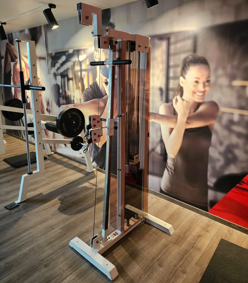 Gym80 Kabelzug höhenverstellbar, zwei Auszüge, Seilzug, Zugapparat 55kg, Rahmenfarbe Weiß, gebraucht - geprüfter Zustand mit Gebrauchsspuren