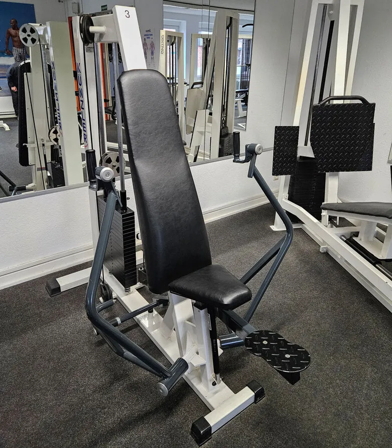 Künzler Bankdrückmaschine Bilateral, Chestpress, Brustpresse, Einstiegshilfe, 100kg Gewichtsblock, Oldschool Bodybuilding Kraftgerät, Rahmenfarbe Weiß, gebraucht und geprüft mit kleinen Gebrauchsspuren