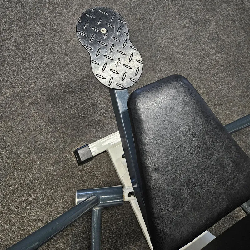Künzler Bankdrückmaschine Bilateral, Chestpress, Brustpresse, Einstiegshilfe, 100kg Gewichtsblock, Oldschool Bodybuilding Kraftgerät, Rahmenfarbe Weiß, gebraucht und geprüft mit kleinen Gebrauchsspuren