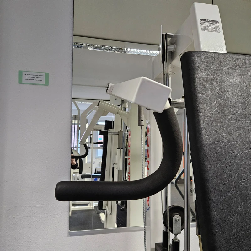 Künzler Schulterpresse Bilateral, Overheadpress, Shoulder Press, Einstiegshilfe, Oldschool Bodybuilding Kraftgerät, Rahmenfarbe Weiß, gebraucht und geprüft mit Gebrauchsspuren