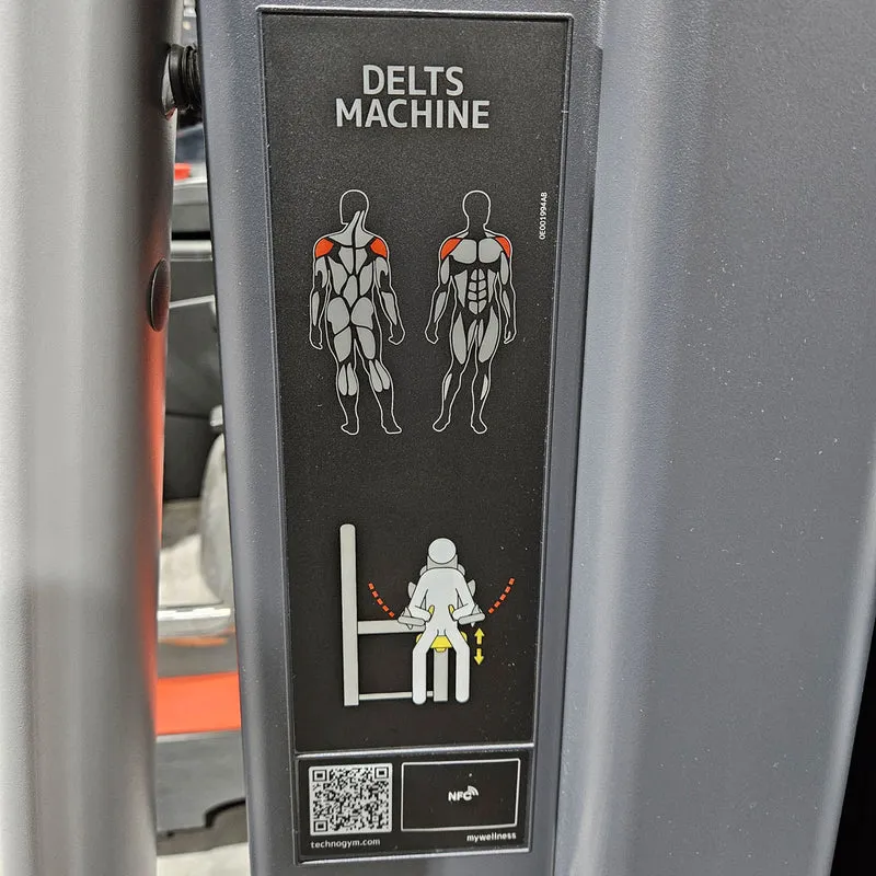 Technogym Selection Pro Seitheben, Delts Machine Kraftgerät für Schultertraining, Lateral Raise, Rahmenfarbe Silber, gebraucht - überholter Zustand