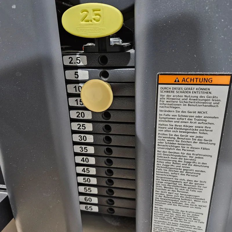 Technogym Selection Pro Seitheben, Delts Machine Kraftgerät für Schultertraining, Lateral Raise, Rahmenfarbe Silber, gebraucht - überholter Zustand