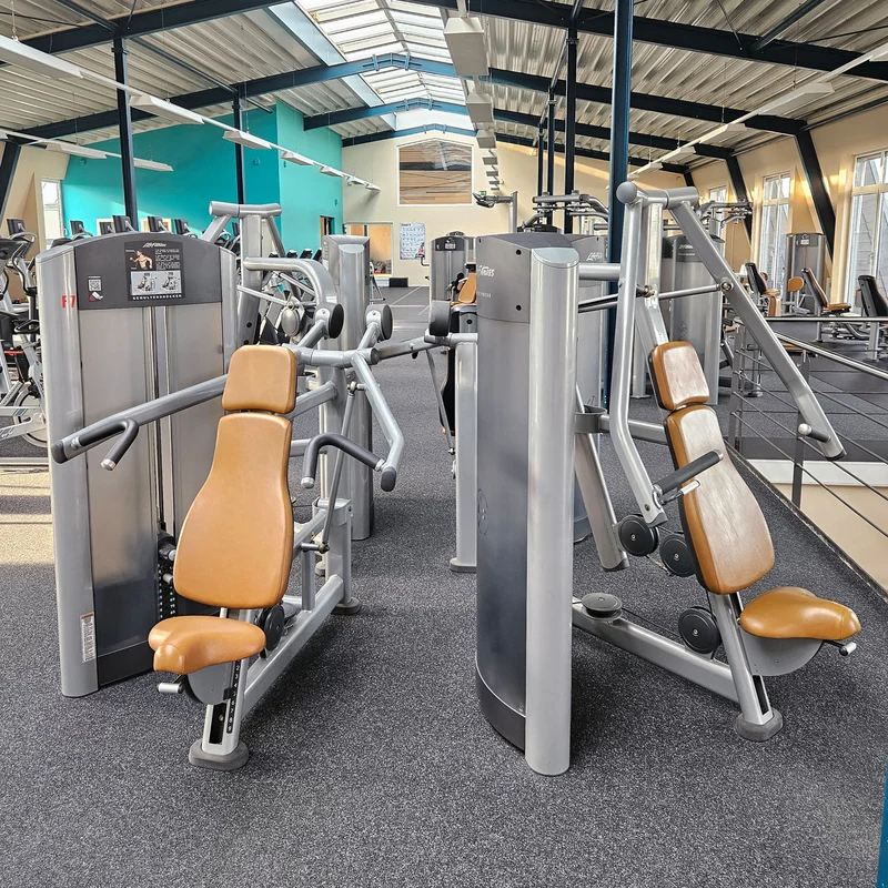 Life Fitness & Hammer Strength - 95 Fitnessgeräte - 105 Stationen, Kraftgeräte, Cardiogeräte, Plate loaded Geräte, Bänke etc - komplettes Fitnessstudio - gebraucht, überholter TOP Zustand