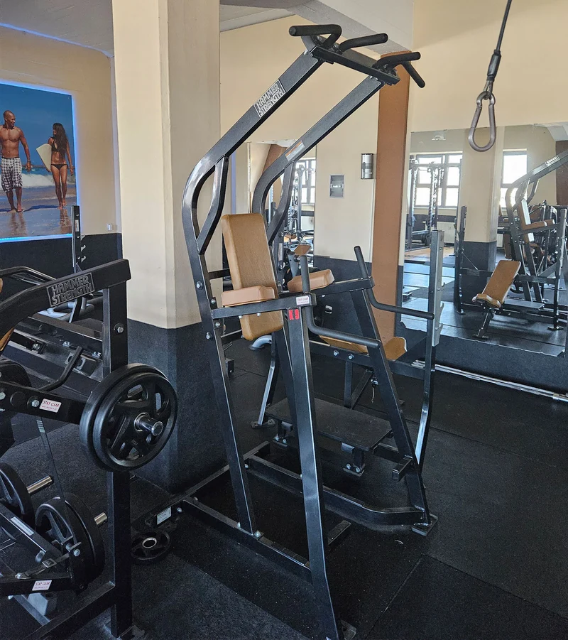 Life Fitness & Hammer Strength - 95 Fitnessgeräte - 105 Stationen, Kraftgeräte, Cardiogeräte, Plate loaded Geräte, Bänke etc - komplettes Fitnessstudio - gebraucht, überholter TOP Zustand