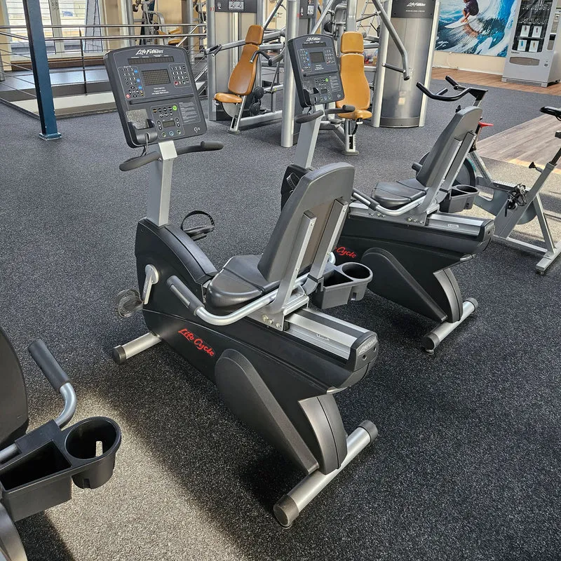 Life Fitness & Hammer Strength - 95 Fitnessgeräte - 105 Stationen, Kraftgeräte, Cardiogeräte, Plate loaded Geräte, Bänke etc - komplettes Fitnessstudio - gebraucht, überholter TOP Zustand